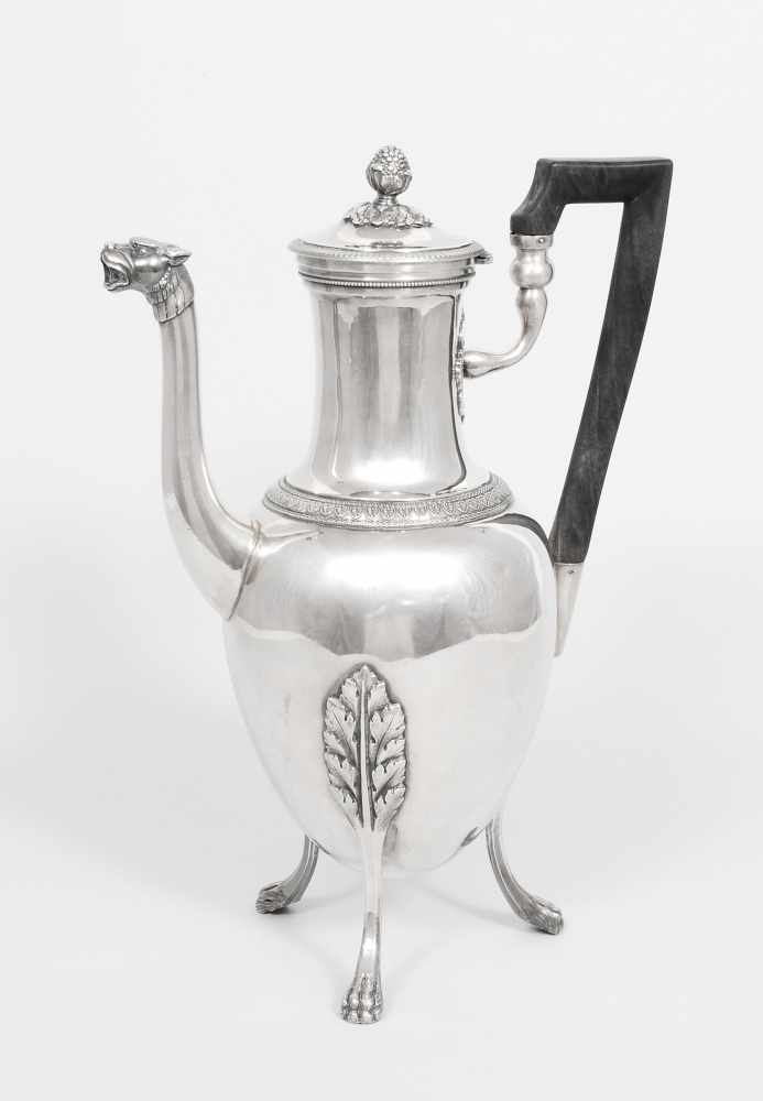 Kaffeekanne Frankreich, 19.Jh. Silber. Ovoide Form auf Tatzenfüssen und Löwenkopf-Ausguss,