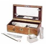 Herren-Reisetoiletten-Set London, 1834. Silber. Meistermarke Archibald Douglas. Rechteckige