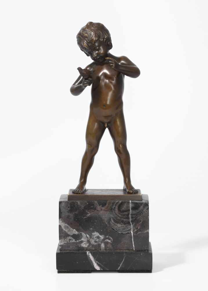 Richard W. Lange (Deutsch 1879–1944) Anfang 20.Jh. Nackter Knabe mit Vogel. Bronze, Marmorsockel.