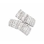 Diamant-Ring Italien. 750 Weissgold. Elegantes Croisé-Modell mit 44 Diamant-Baguetten und 46