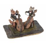 Tierfigurengruppe: Katze und Fuchs Wiener Bronze, 20.Jh. Ziseliert und polychrom bemalt. Katze und