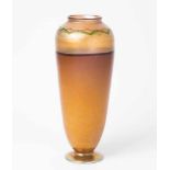 Fussvase, L.C. Tiffany Um 1917. Tiffany Studios New York. "Tel-el-amarna", goldfarbenes Favrile-Glas