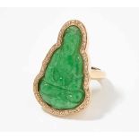 Jadeit-Brillant-Ring Max Zubler, Zürich. 750 Gelbgold. Gravierter Jadeitbuddha mit Brillant-