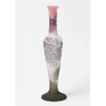 Vase, Emile Gallé Nancy. Farbloses opakes Glas, innen partiell rosa, aussen lila und grün