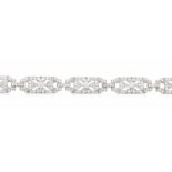 Diamant-Bracelet Frankreich, um 1930/40. 950 Platin/750 Weissgold. Geometrisch durchbrochen und