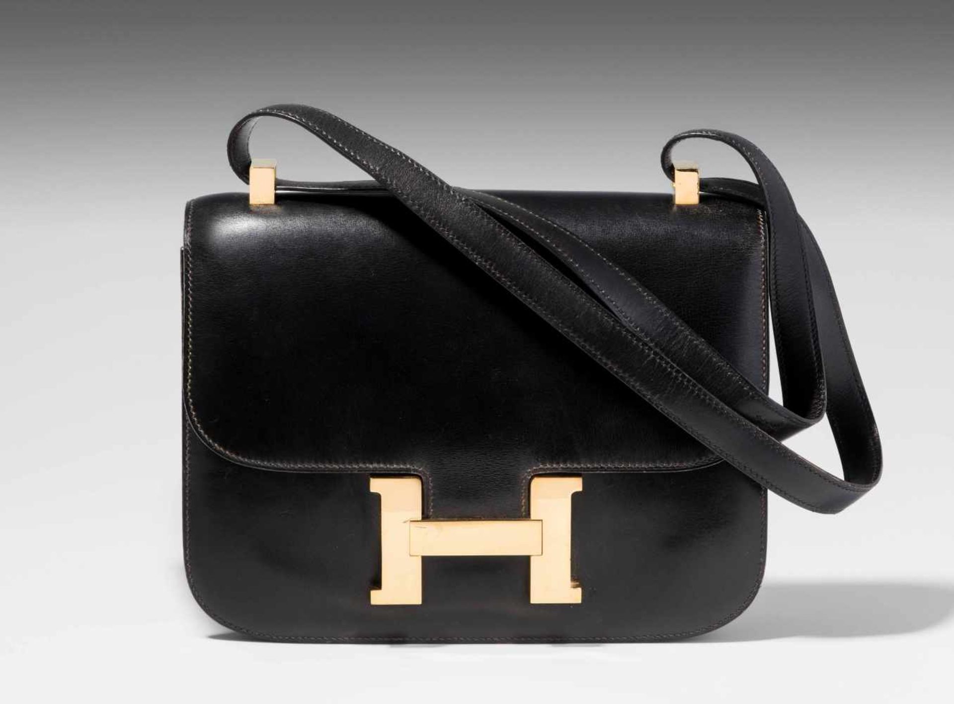 Hermès, Handtasche "Constance" Gemarkt Hermès Paris made in France. Aus schwarzem Leder. "H"-
