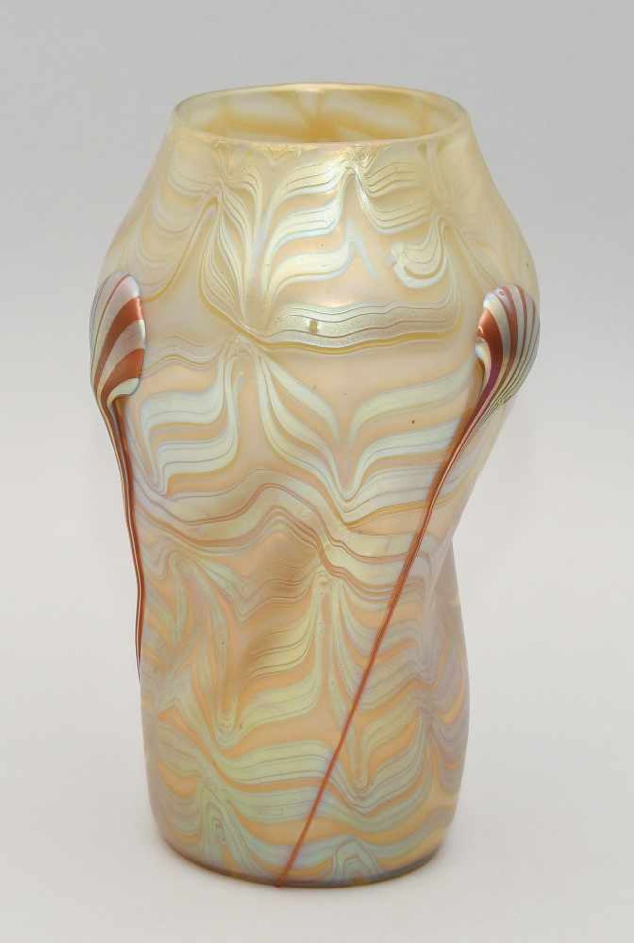 Vase, Lötz Um/nach 1901. Klostermühle. Dekor: Phänomen Gre 1/4; Grund: opal. Drei tropfenförmige - Bild 2 aus 8