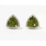 Peridot-Brillant-Ohrstecker 750 Weissgold. 2 feine Peridots ca. 1.80 ct mit 54 Brillanten ca. 0.60