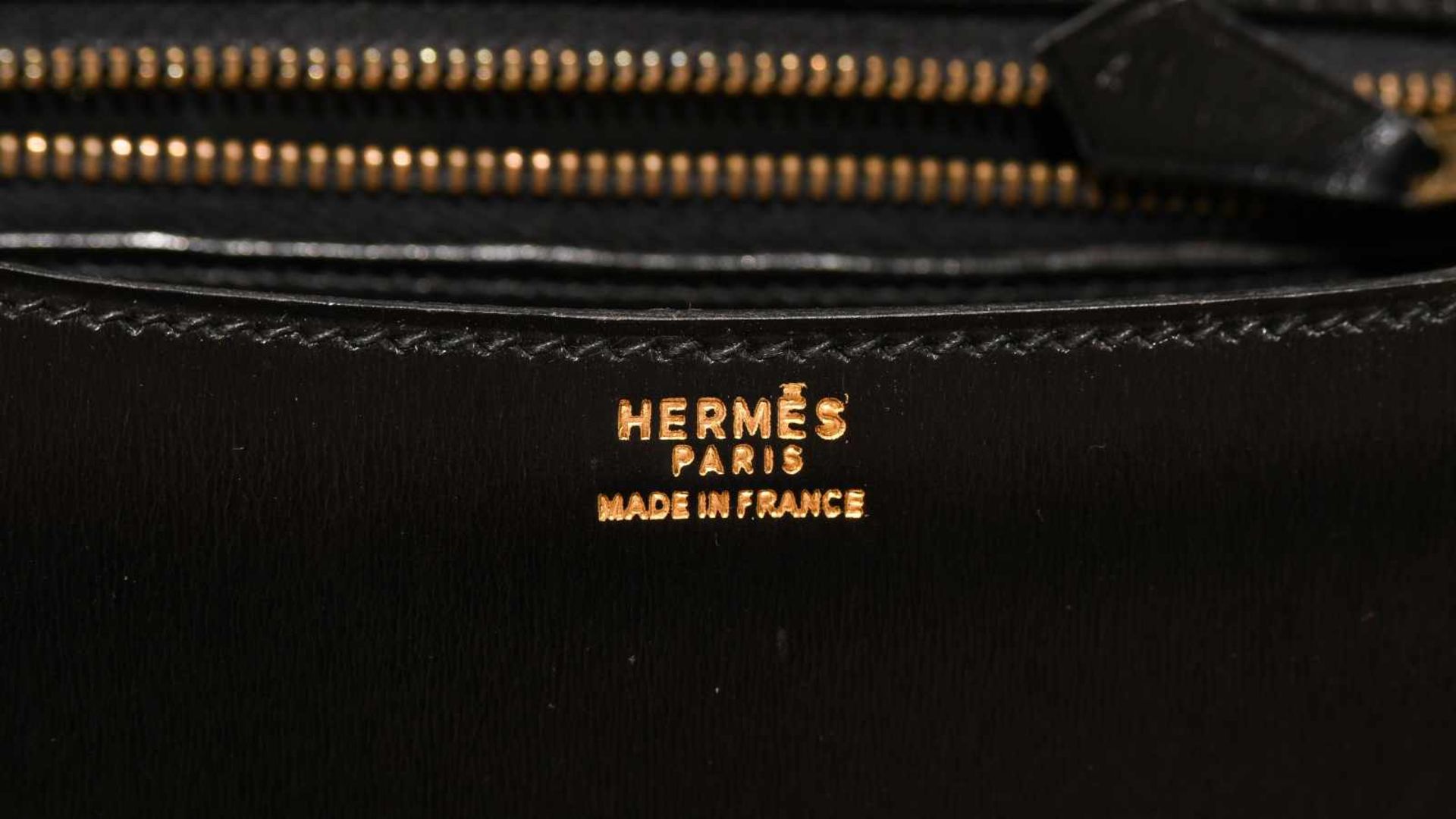 Hermès, Handtasche "Constance" Gemarkt Hermès Paris made in France. Aus schwarzem Leder. "H"- - Bild 2 aus 10
