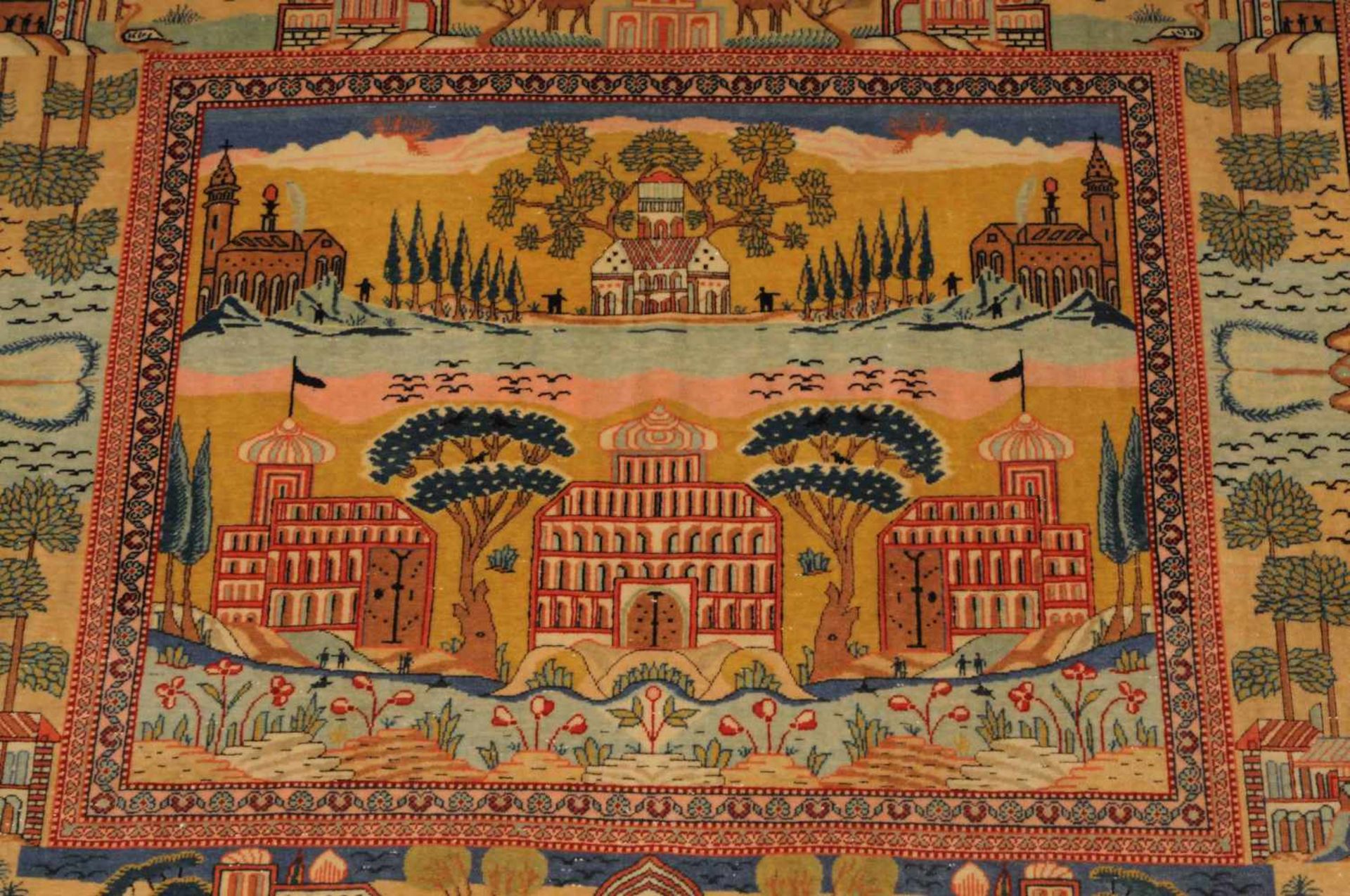Kashan Z-Persien, um 1910. Das Mittelfeld ist mit verschiedensten architektonischen Bauwerken - Bild 6 aus 10