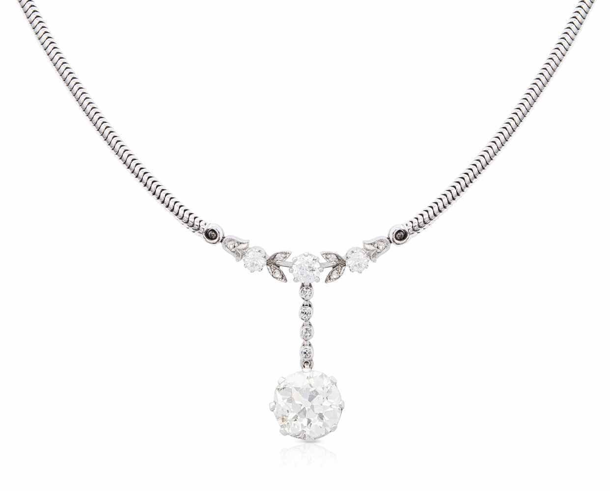 Diamant-Collier Um 1920. 950 Platin/585 Gelbgold. Modifiziert. 1 Altschliff-Diamant ca. 3.10 ct L/