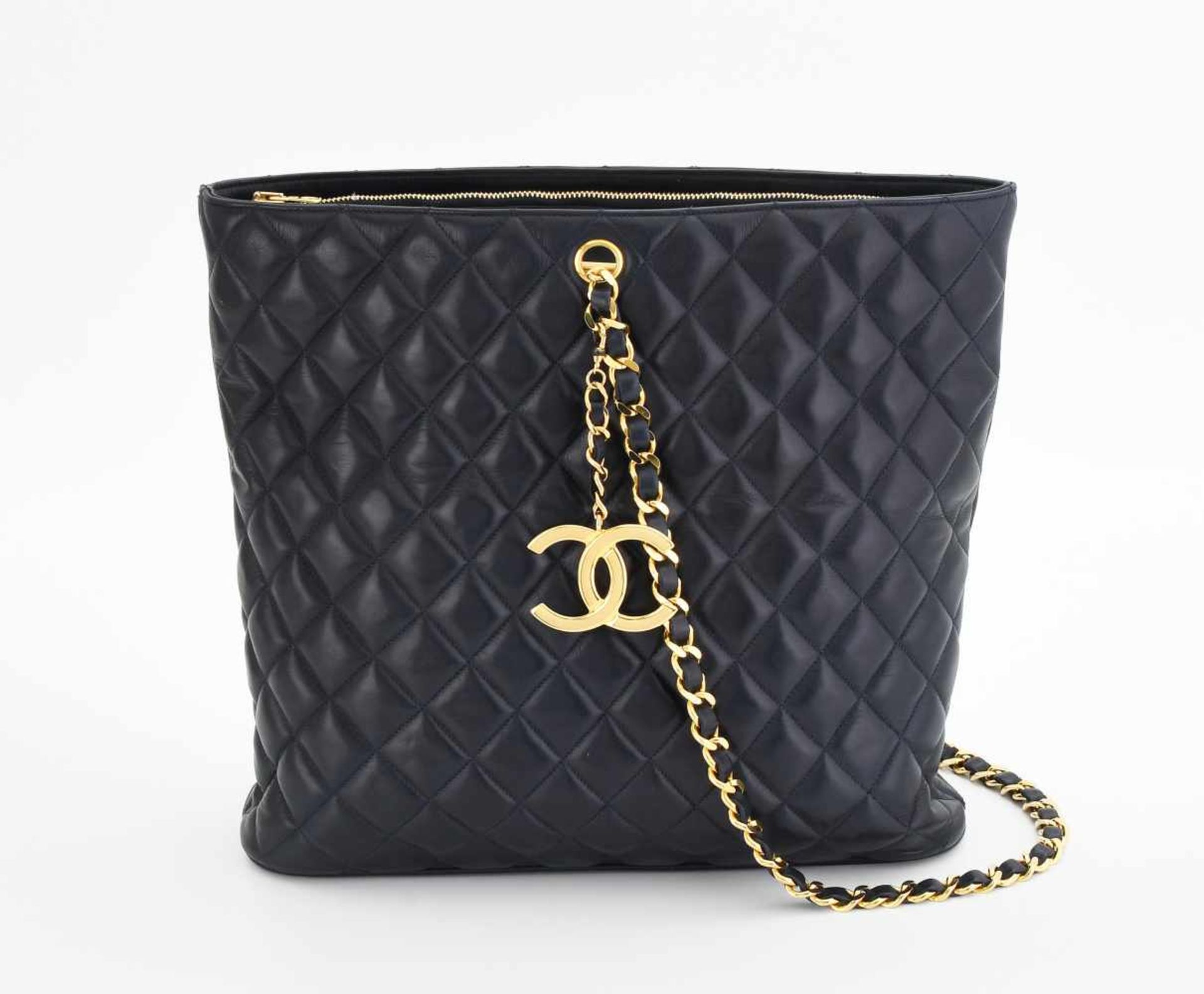 Chanel, grosse Handtasche Dunkelblaues Leder mit gestepptem Rautenmuster. Lederdurchflochtener