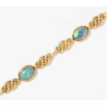 Opal-Gold-Bracelet Gübelin, wohl 1960er Jahre. Teilweise strukturierte Knotenmotive mit 2 ovalen