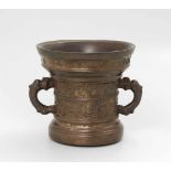 Mörser Niederlande, datiert 1631. Bronze. Zylindrische Form mit abgesetztem, gekehltem Fuss und