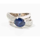 Saphir-Brillant-Ring 750 Weissgold. Eleganter Ring mit 1 oval fac. Saphir ca. 2.50 ct. Ringschultern