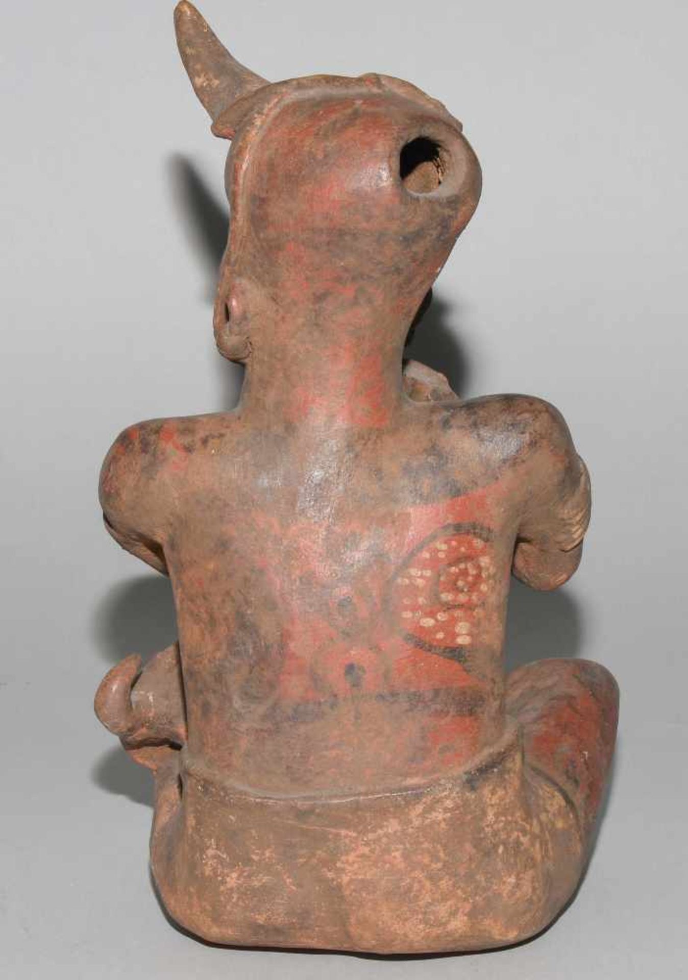 Sitzende Figur Westliches Mexico, Jalisco, 200–300 n.C. Ton, rot bemalt mit Details in schwarz und - Bild 4 aus 8