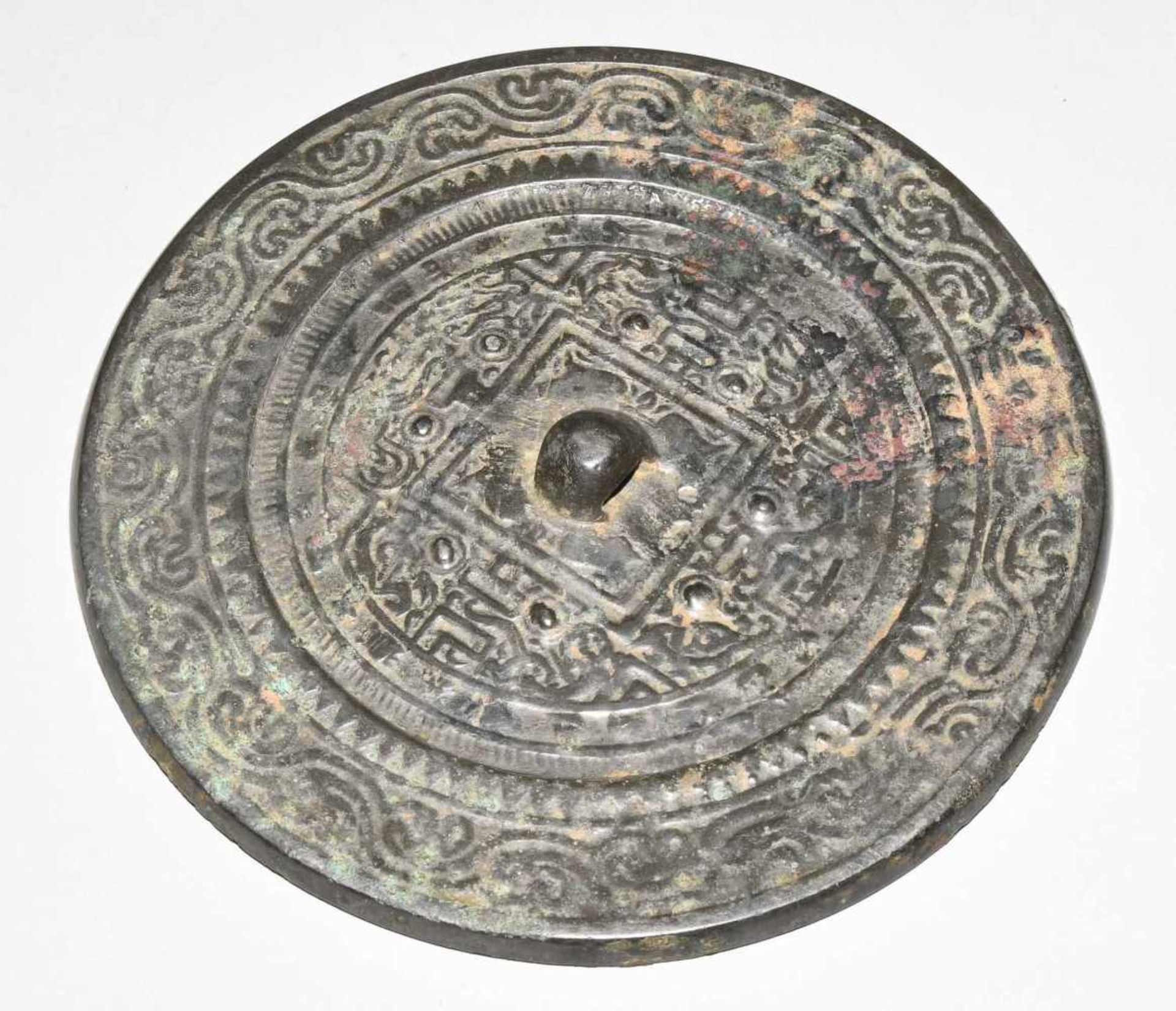 Lot: 3 Bronze-Spiegel China, wohl Han- und Ming-Dynastie. Ein Spiegel mit den vier - Bild 3 aus 5