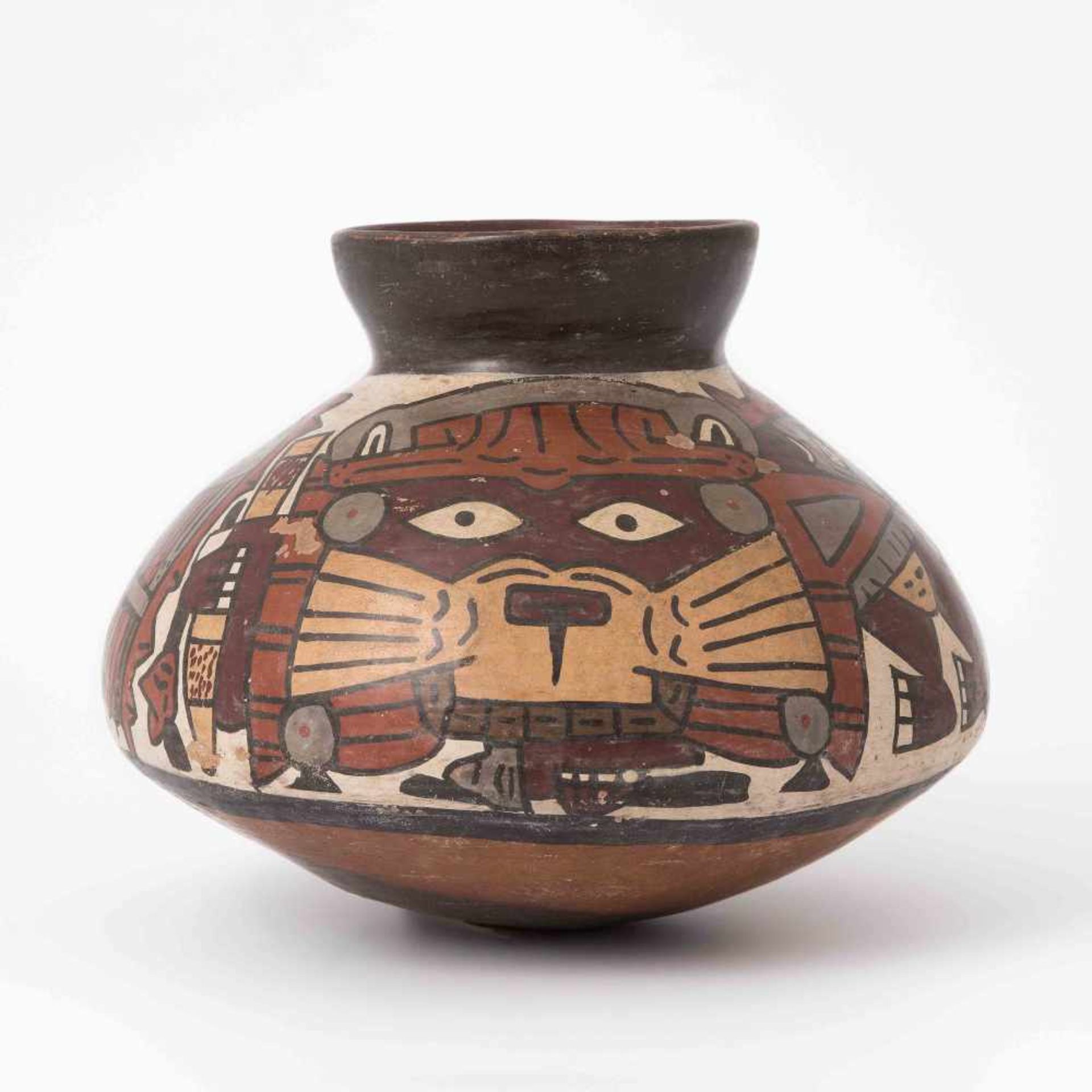 Gefäss Peru, Nazca, um 300–600. Rötlicher Ton mit polychromer Bemalung. Zwei zoomorphe Figuren. H