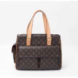 Louis Vuitton, Tasche "Multipli Cité"Aus Monogram Canvas. Zwei Henkel aus Rindsleder. Vorne zwei