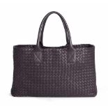 Bottega Veneta, "Cabat" TascheSommer-Collection 2011. Limitierte Auflage 278/750. Aus dunkelbraunem,