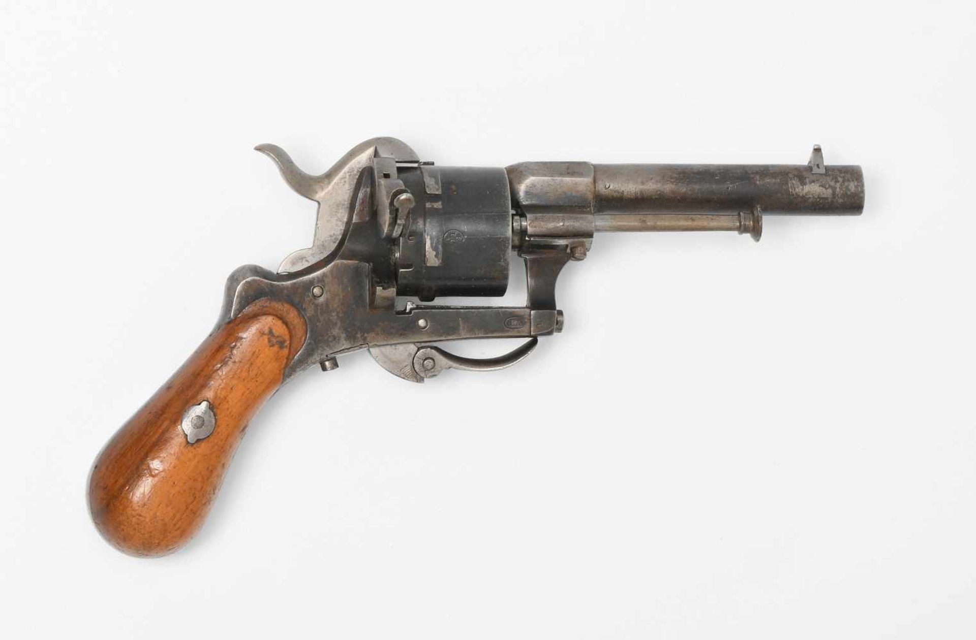 Stiftfeuer-RevolverBelgien, um 1870. Kal. 8 mm. Trommel mit Lièger-Stempel. Eisen blank.