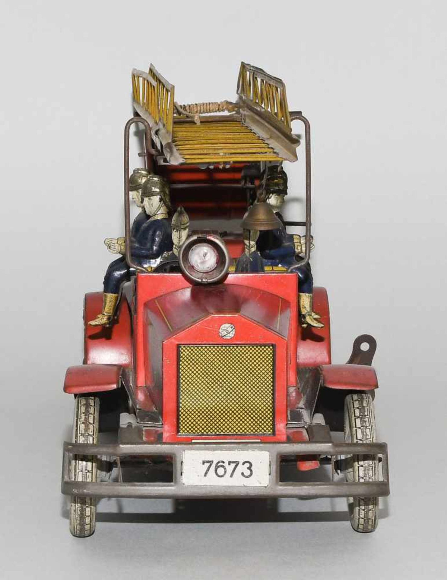 Distler-Feuerwehrauto "J.D. 3701"Deutschland, um 1930. Mit Firmensignet. Bezeichnet: "MADE IN - Bild 5 aus 12