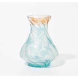 PantinPantin/Seine, um 1900. Vase. Farbloses, optisches Glas mit milchigweissen