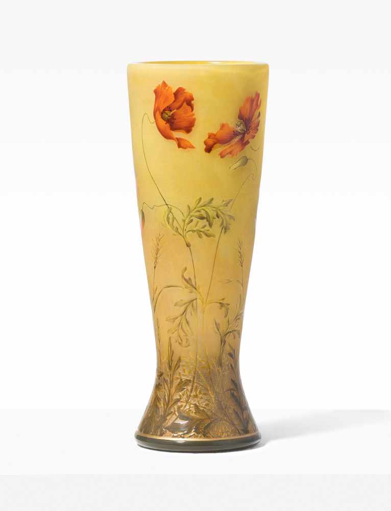 Daum FrèresNancy, um 1905. Vase. Farbloses Glas mit gelben Pulvereinschlüssen, reliefiert geätzter