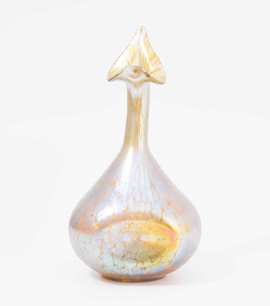 Lötz WitweKlostermühle, um 1900. Vase. Papillon, Grund candia. H 25,5 cm.