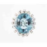 Aquamarin-Diamant-Ring950 Platin. 1 oval fac. Aquamarin ca. 15 ct, umgeben von 32 Brillanten und