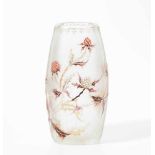 Emile GalléNancy, um 1890. Vase. Farbloses Glas, reliefiert geätzter Dekor mit Disteln, emailliert