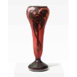 SchneiderEpinay-sur-Seine, um 1920. Vase "Prunes". Farbloses Glas mit gelben und roten