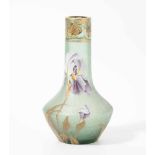 Legras/Mont JoyeSt. Denis, um 1900. Vase. Grün getöntes Glas, eisglasartig geätzt, Iris-Dekor in