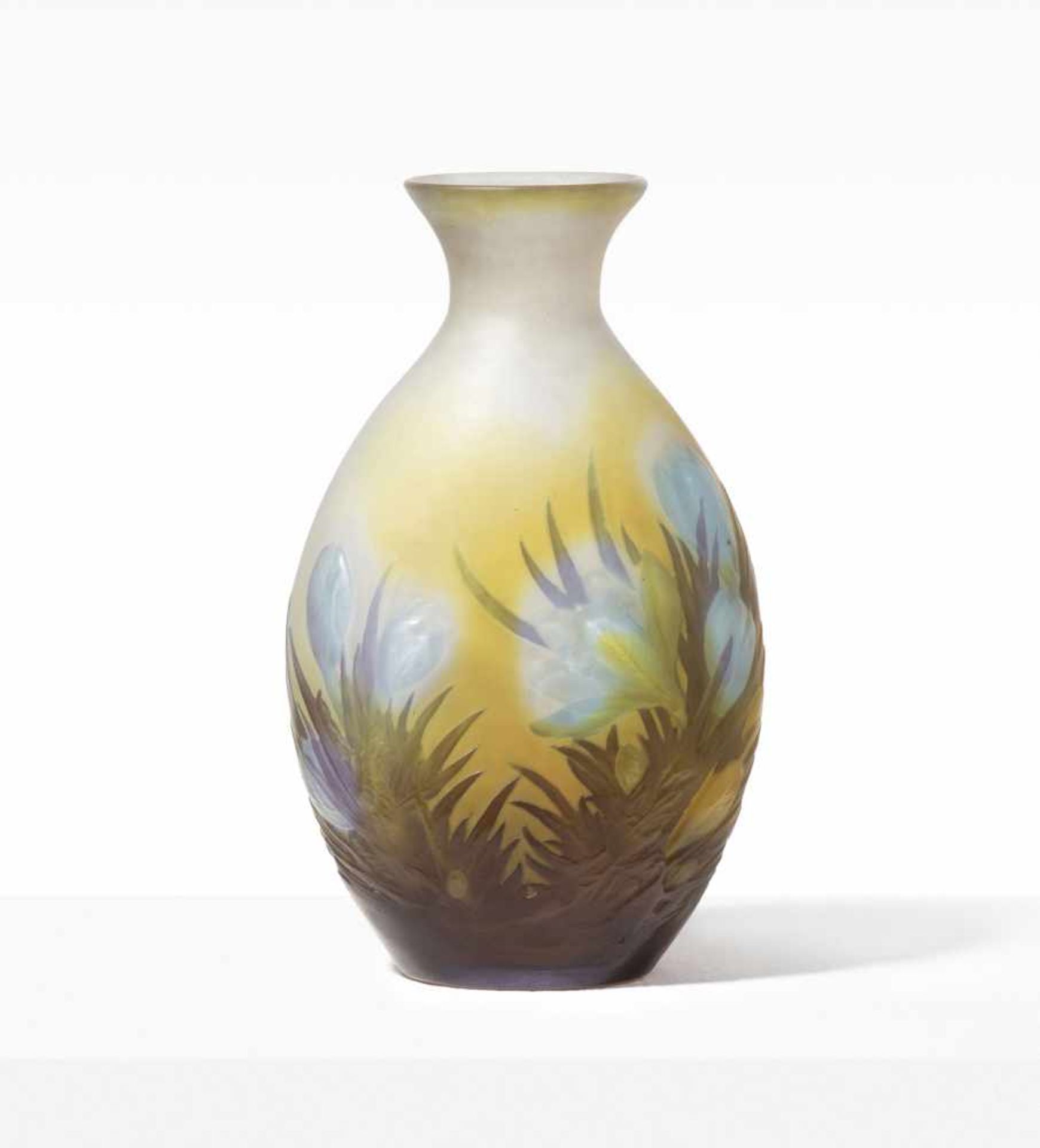 Emile GalléNancy. Soufflé-Vase. Farbloses Glas mit gelben Pulvereinschmelzungen, hellblau und