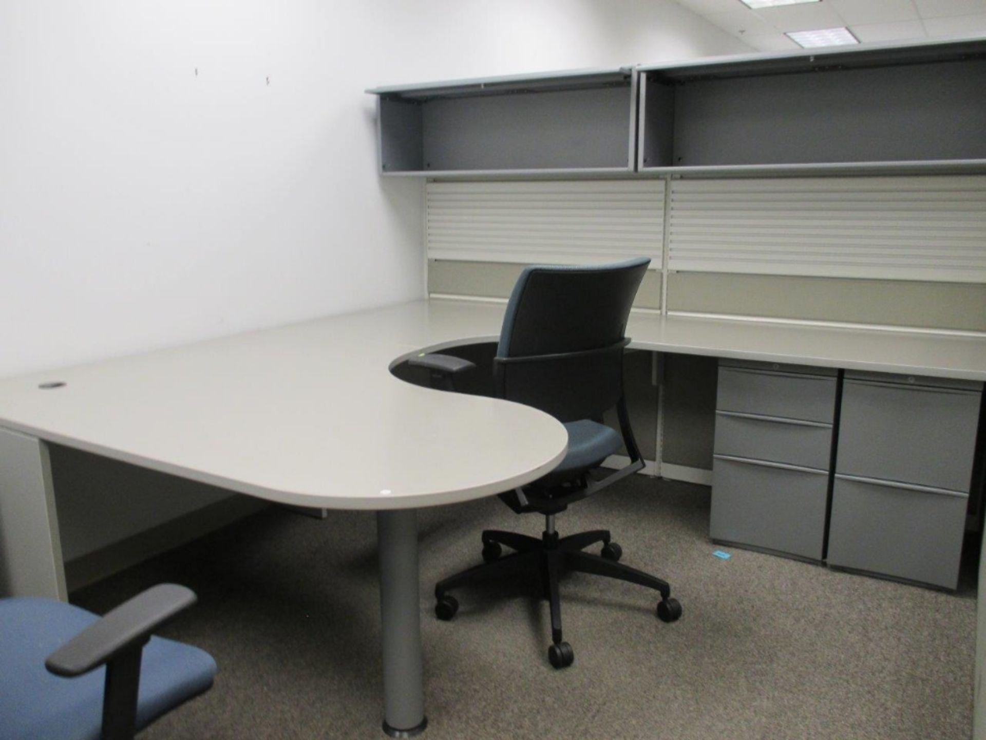 2008 Tecknion T Shaped 2 Station Cubicle w/ 1 Freestanding divider - Image 3 of 3