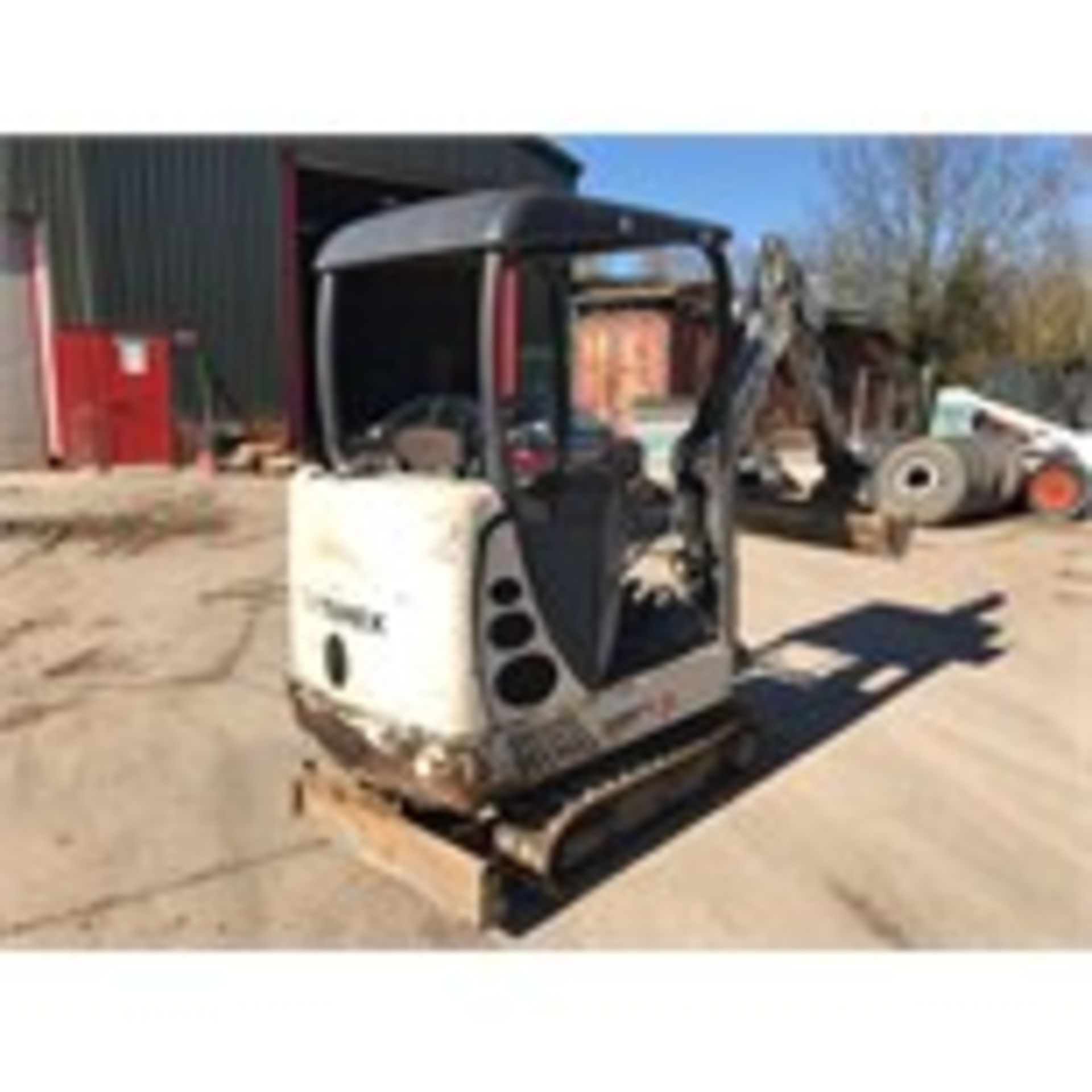 TEREX HR 1.5 MINI DIGGER WITH GRAB & HAMMER CONNECTIONS - 2005 (+VAT) - Image 4 of 14