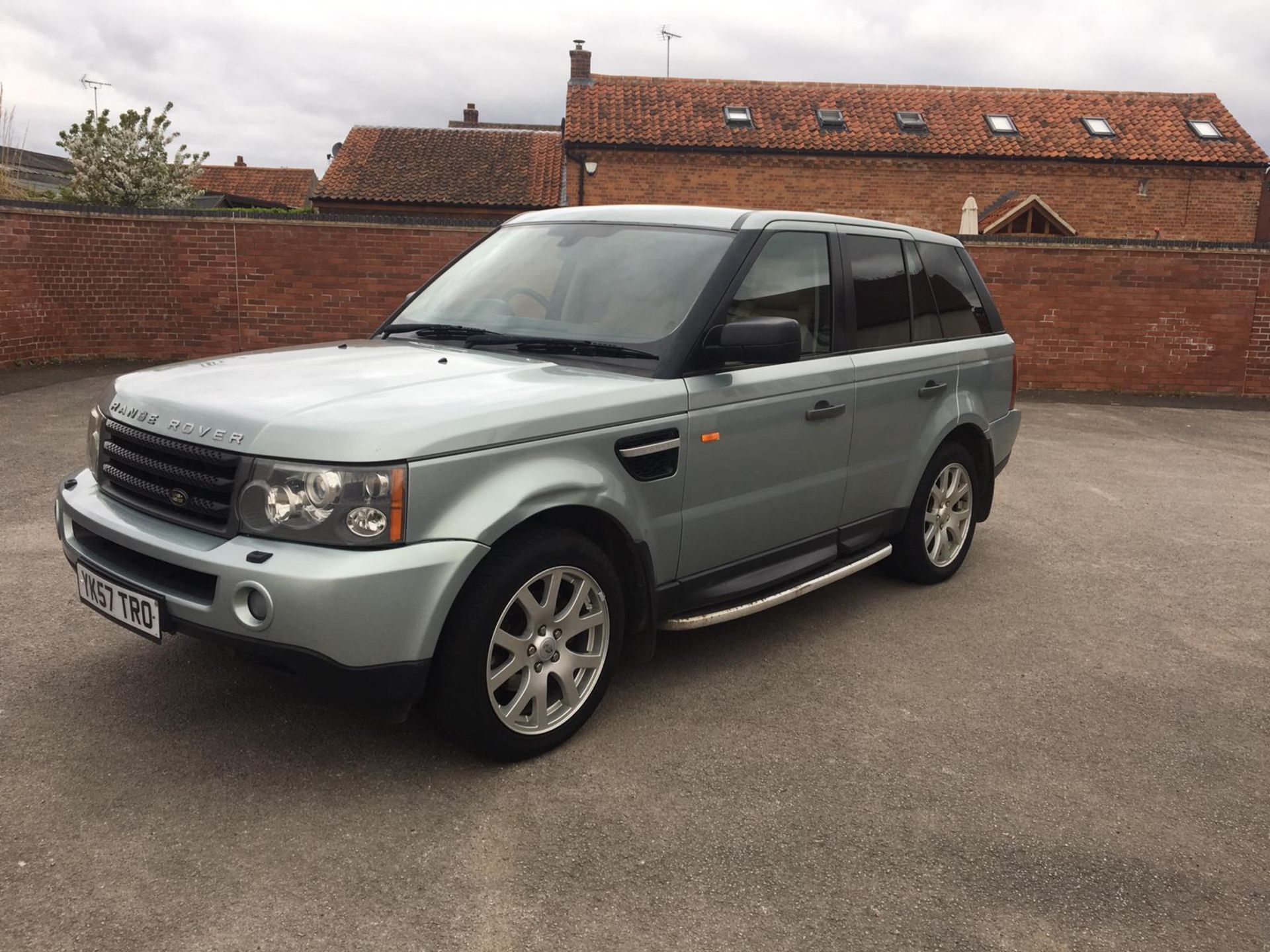 Range Rover Sport 2.7 TD V6 SE - Image 2 of 15