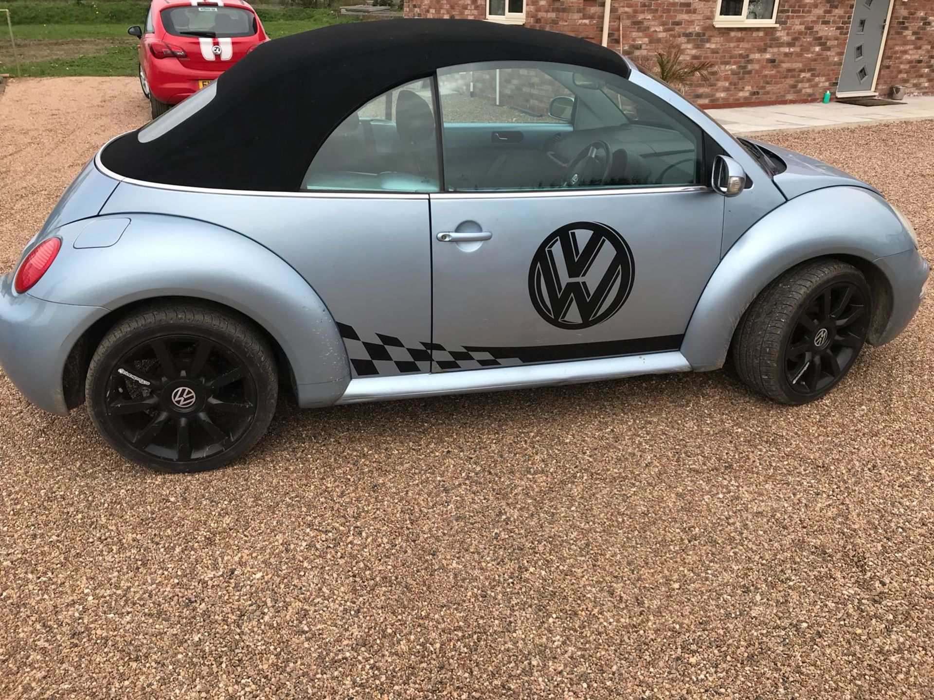 Volkswagen Beetle Cabriolet TDI - Image 5 of 22