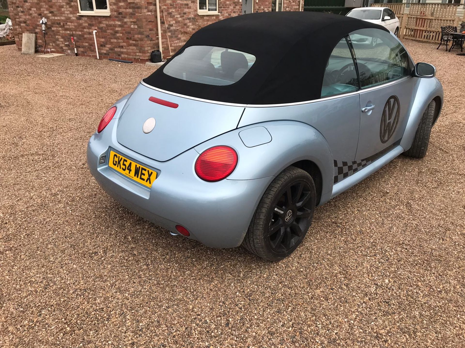 Volkswagen Beetle Cabriolet TDI - Image 4 of 22