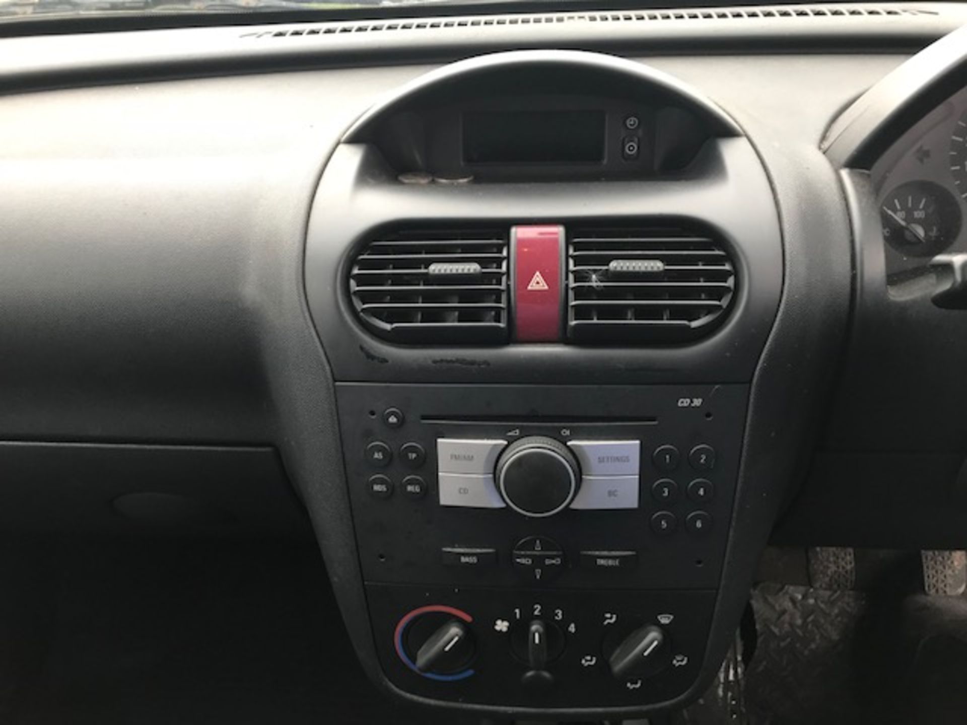 Vauxhall Combo 2000 CDTI - Image 11 of 14