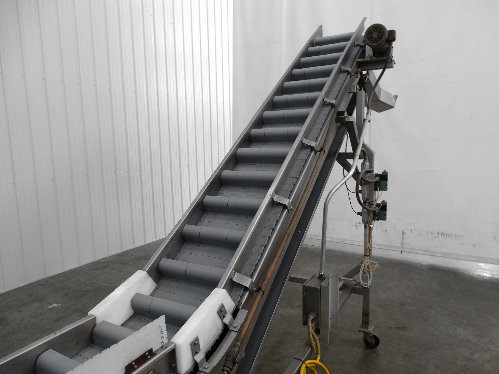 AC Horn 14 Inches Wide Cleated Incline Conveyor - Image 2 of 10