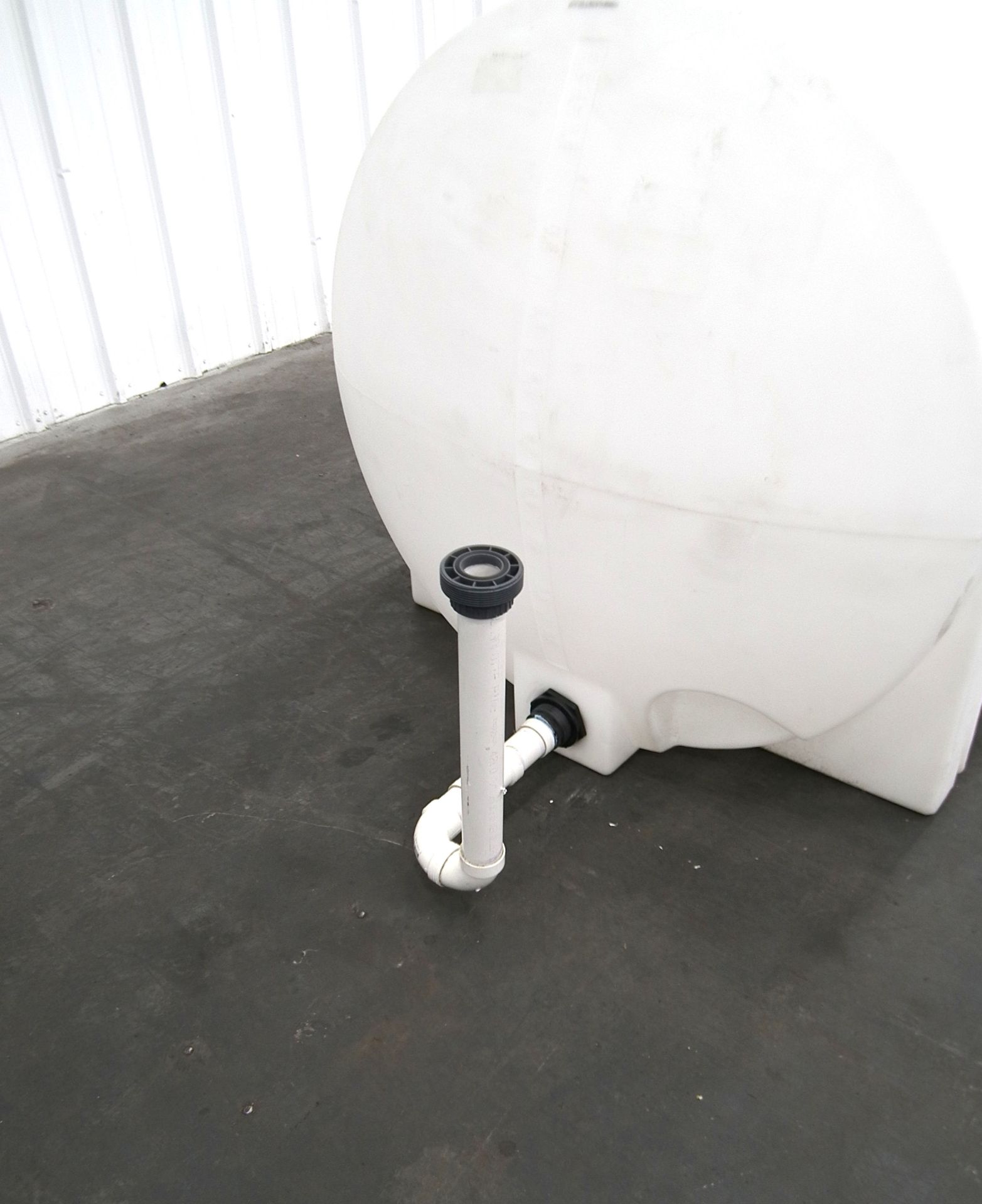 Poly Storage Tank with 525 Gallon Capacity - Image 2 of 6