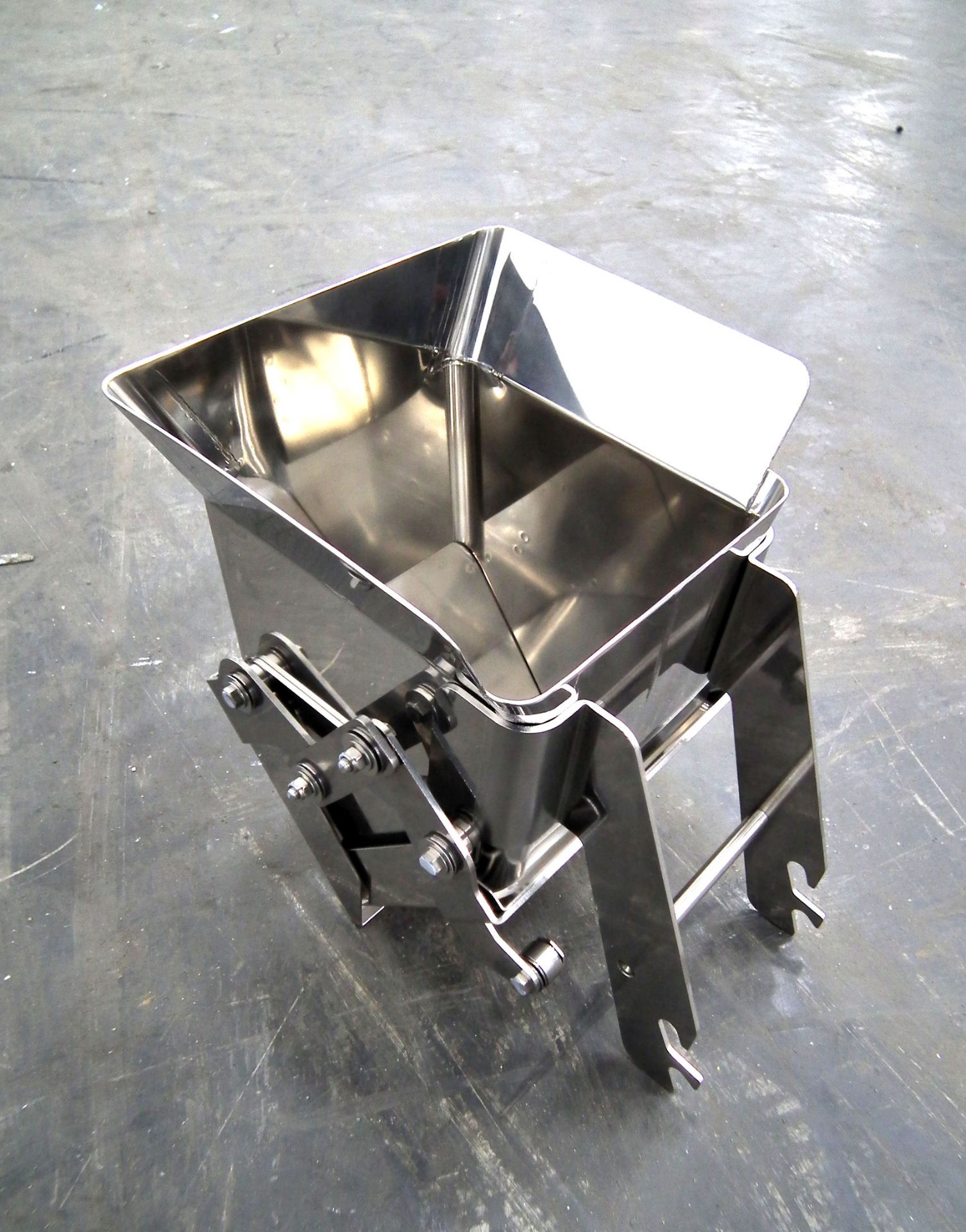 Ishida 14 Head Scale Buckets and Cones for CCW-214 - Image 7 of 10