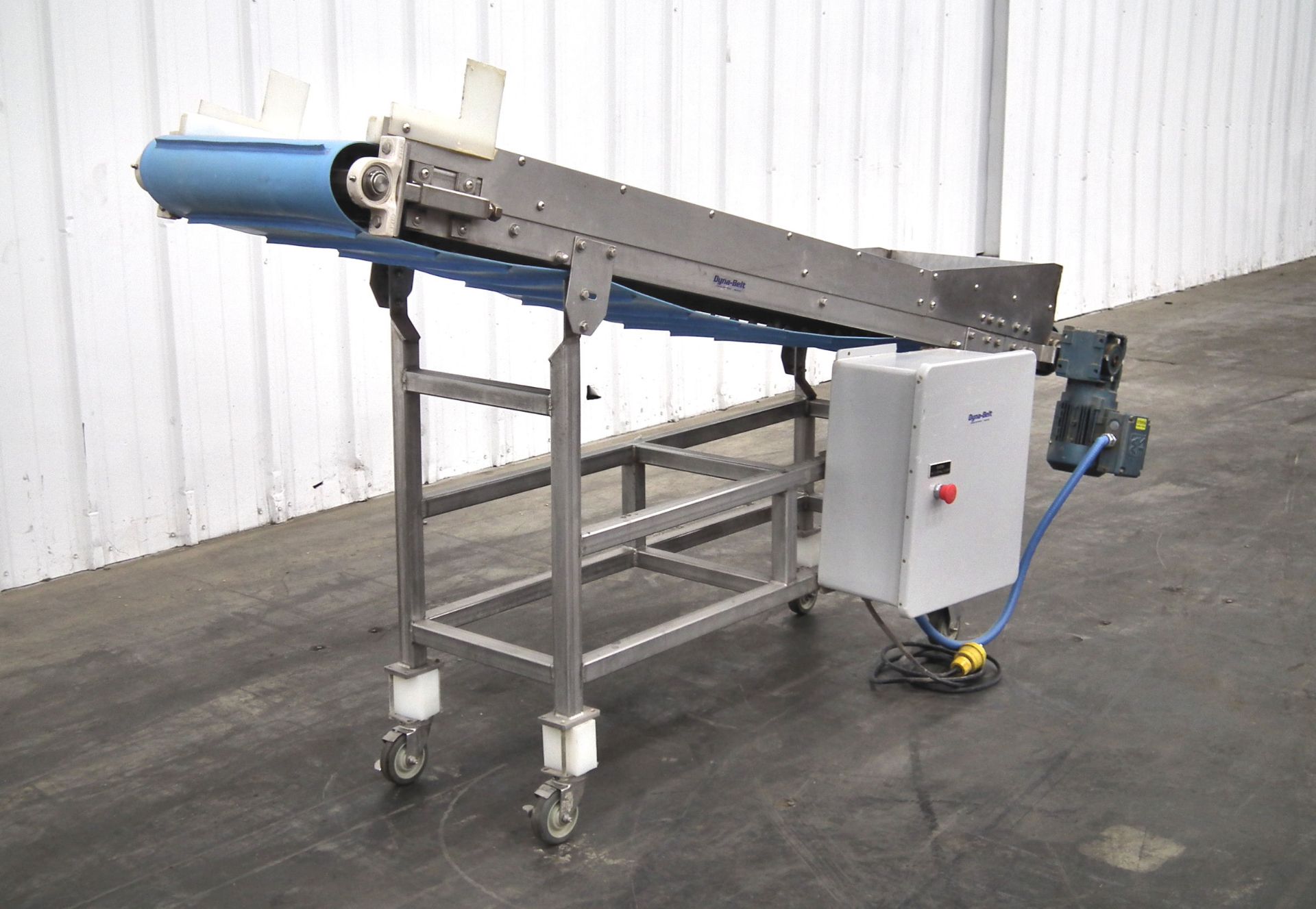 Dyna Belt Cleated Inclined Conveyor