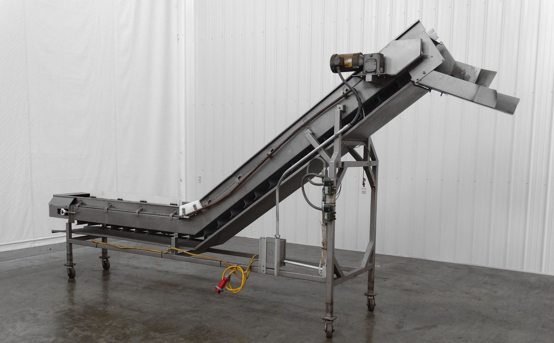 AC Horn 14 Inches Wide Cleated Incline Conveyor - Image 4 of 10