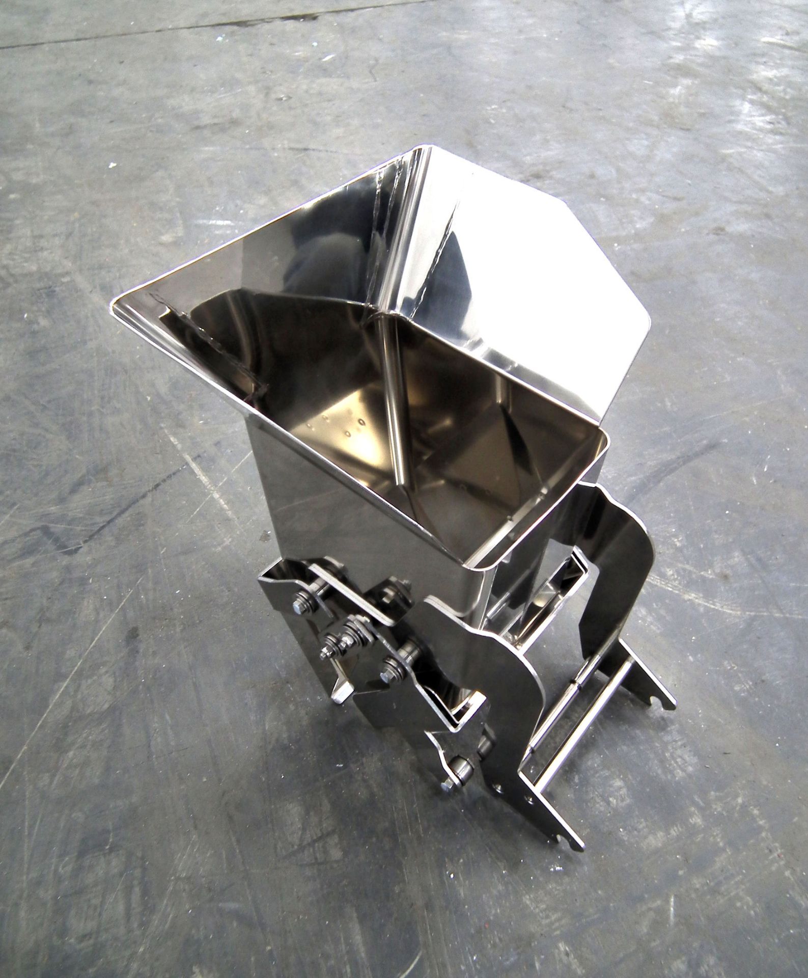 Ishida 14 Head Scale Buckets and Cones for CCW-214 - Image 8 of 10
