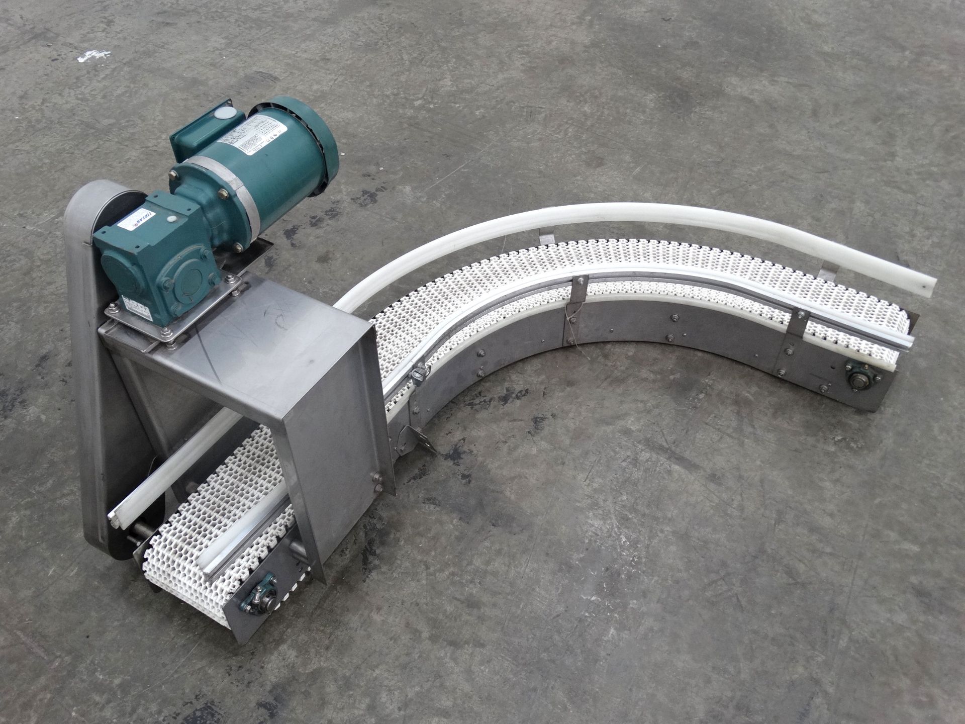 90 Degree Turn 8 Inch Wide Mat-Top Conveyor