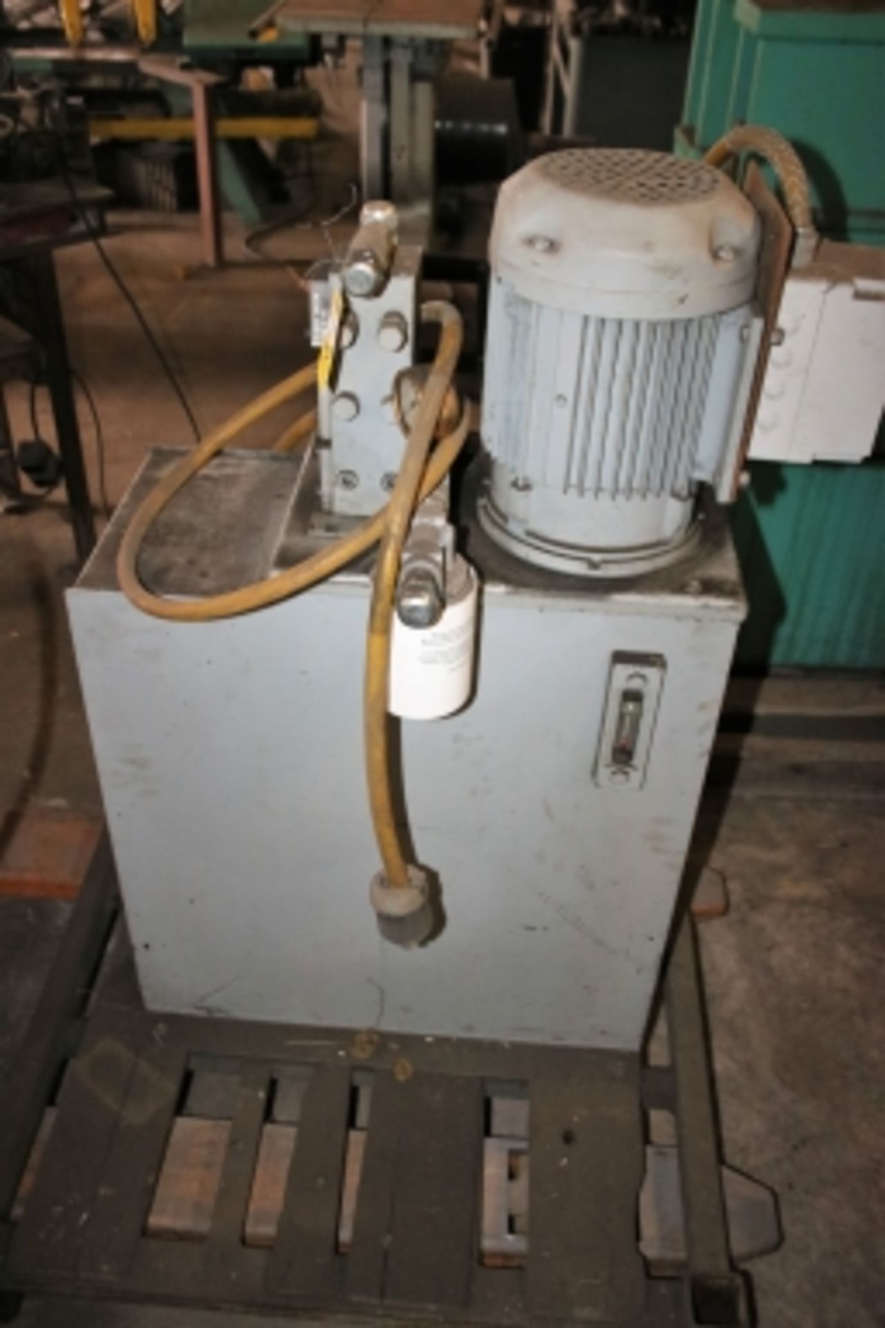 Hydraulic Pump & Reservoir - Image 8 of 9