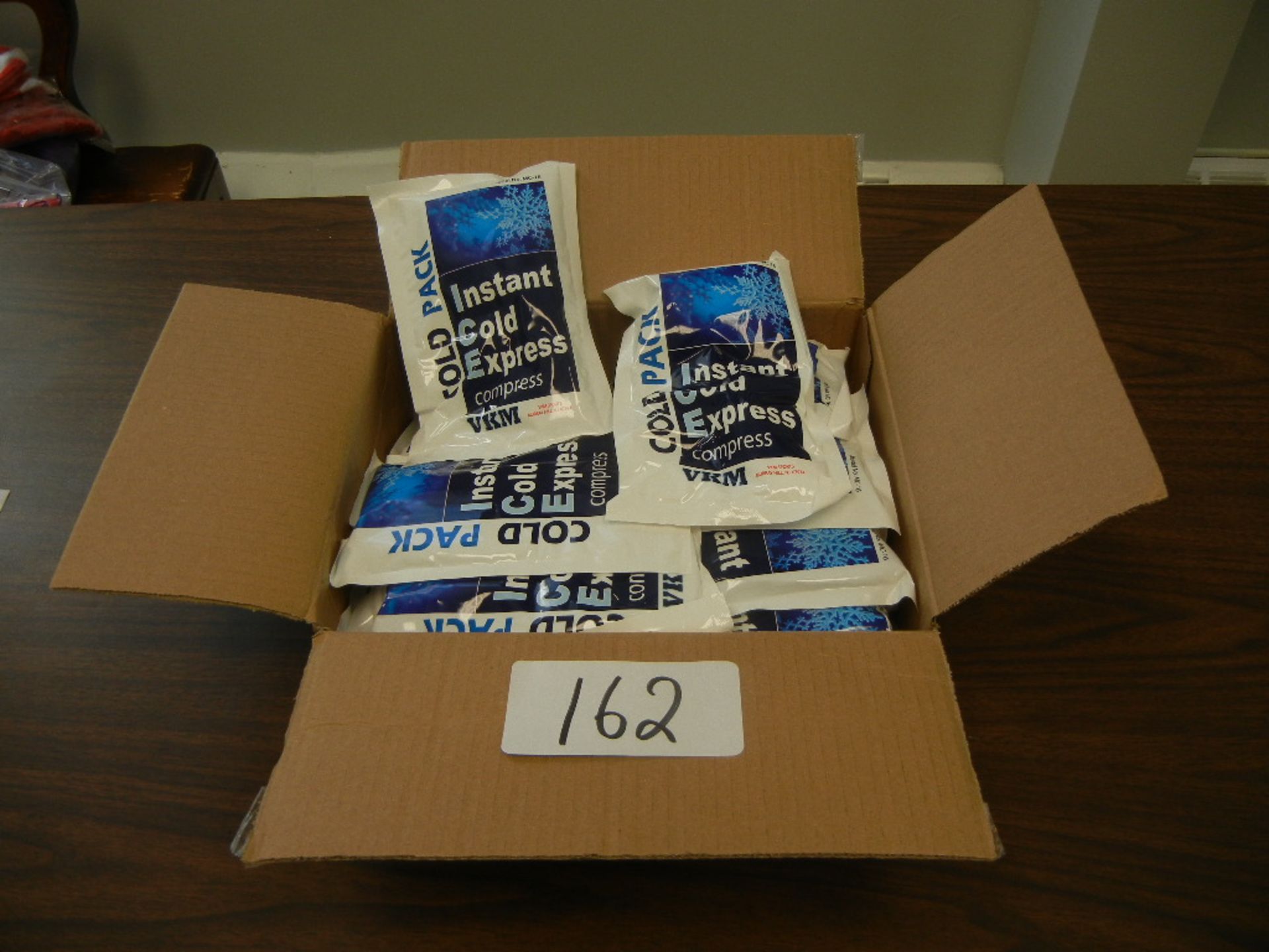 Boxes of Instant Squeeze Ice Pack 16/box, 4 box/case