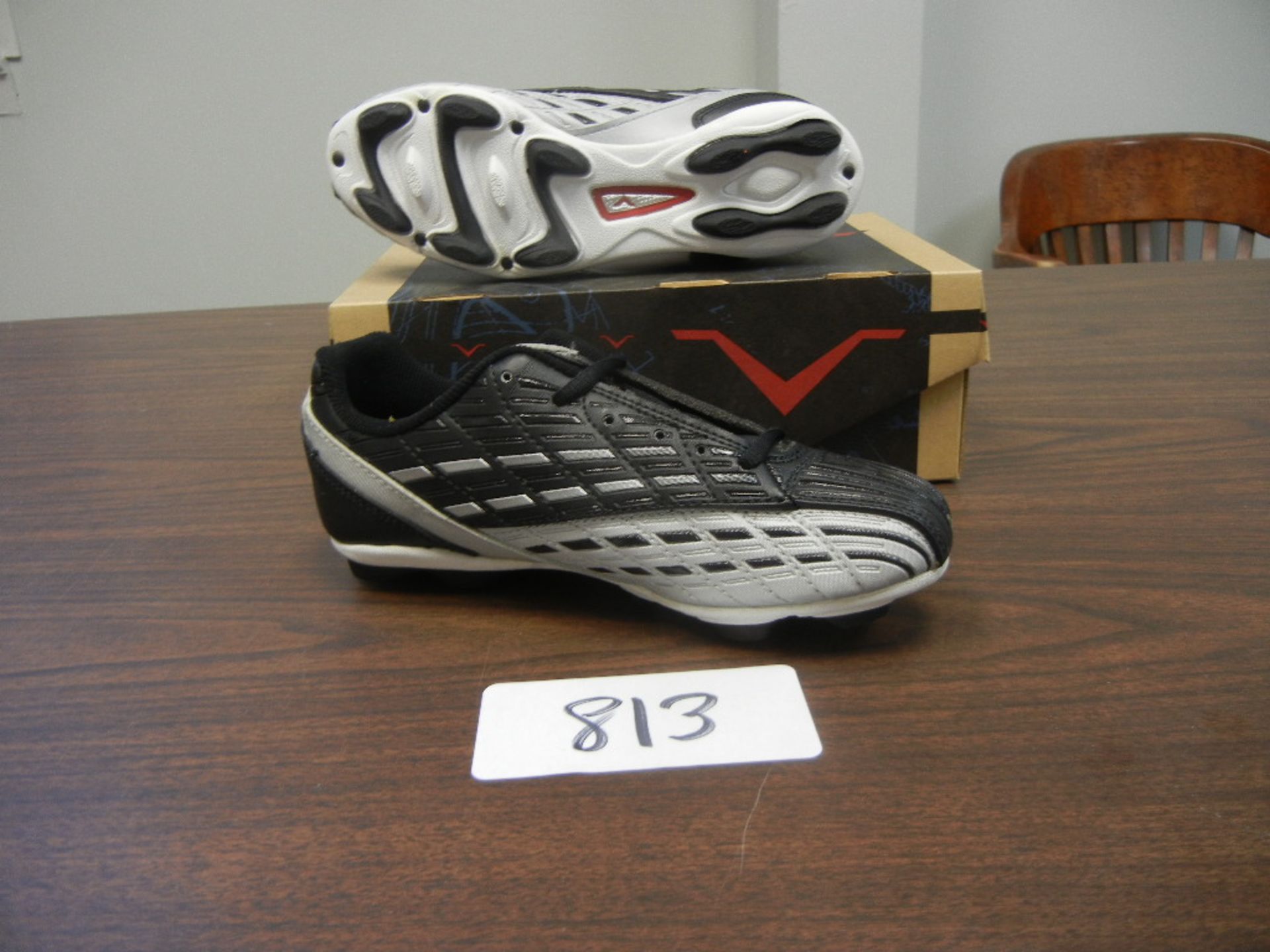 Stinger Low All Purpose Cleats (Youth) Black/Silver/White VKM#L4740